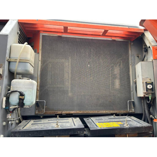2017 هيتاشى ZX220W-5B-41502997
