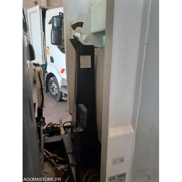 2016 Renault D-41536533
