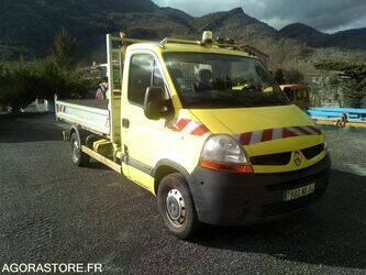 صورة ل شاحنات قلابة 2009 رينو Master