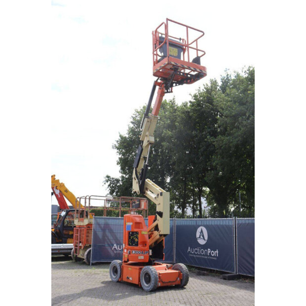 2012 JLG E300AJP-41545111