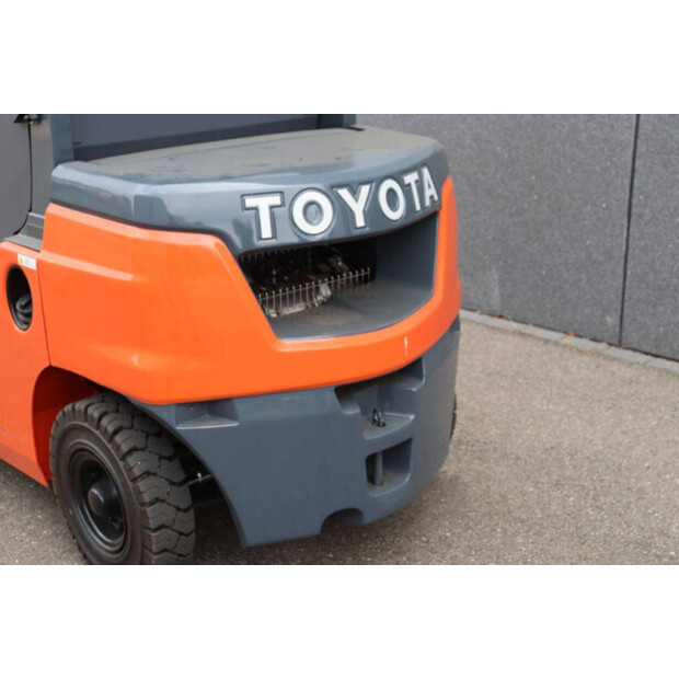 2023 Toyota 52-8FDF25-41546357