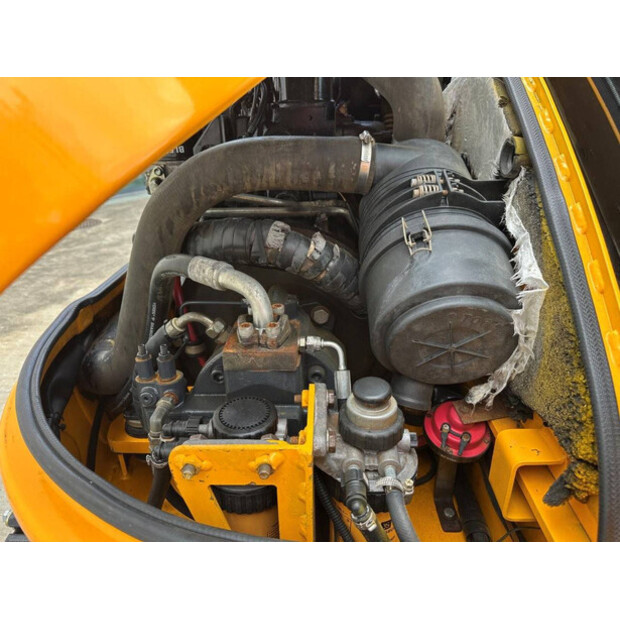 2010 جيه سي بي 8056-41548451