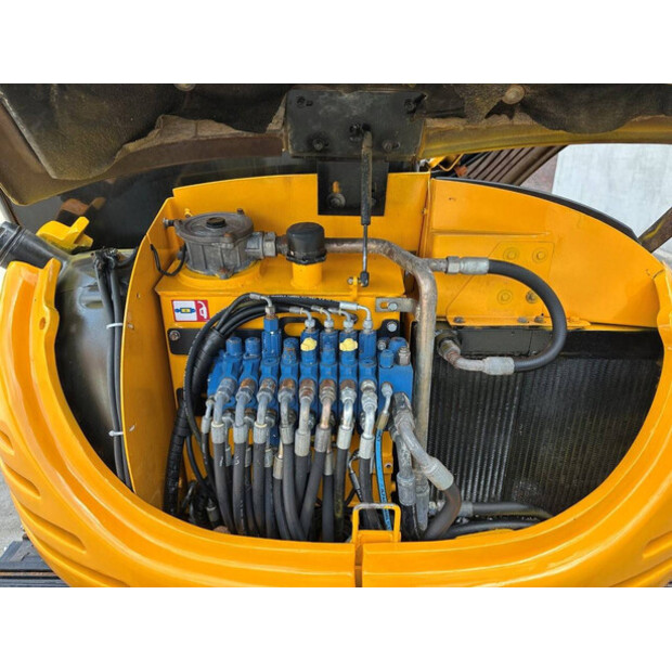 2010 جيه سي بي 8056-41548455