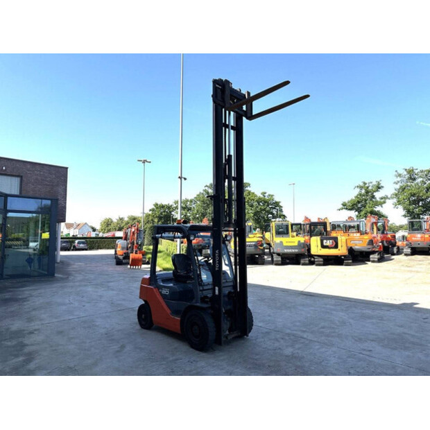 2012 Toyota 02-8FDF20-41549549