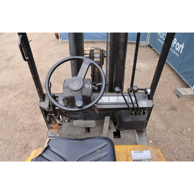 1993 يال TFG15-41550001