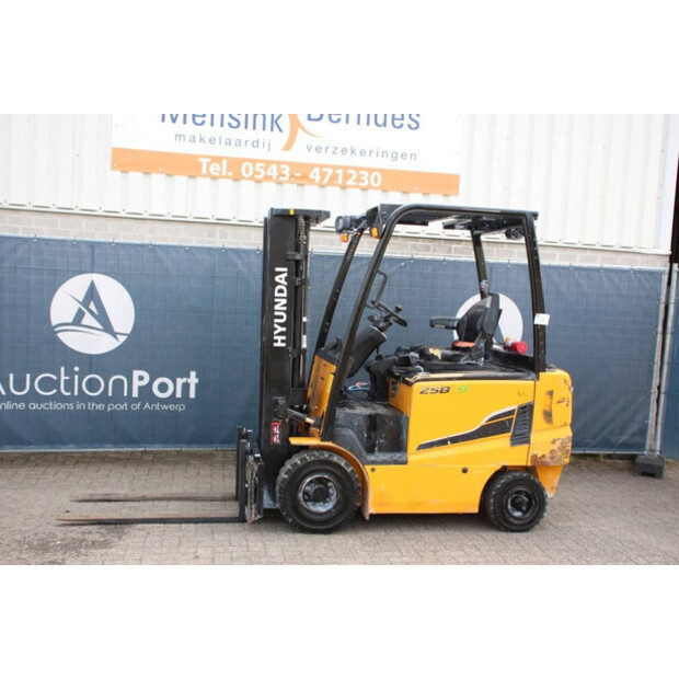 2019 Hyundai 25B-9-41552704