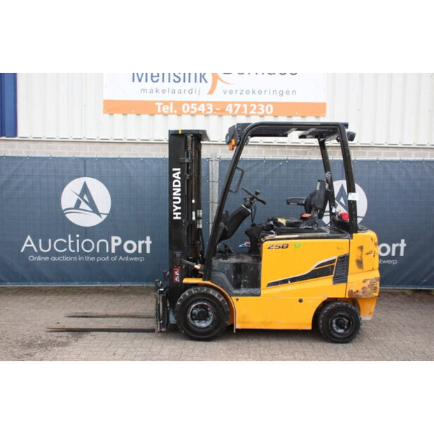 2019 Hyundai 25B-9-41552705