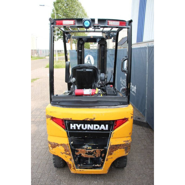 2019 Hyundai 25B-9-41552707