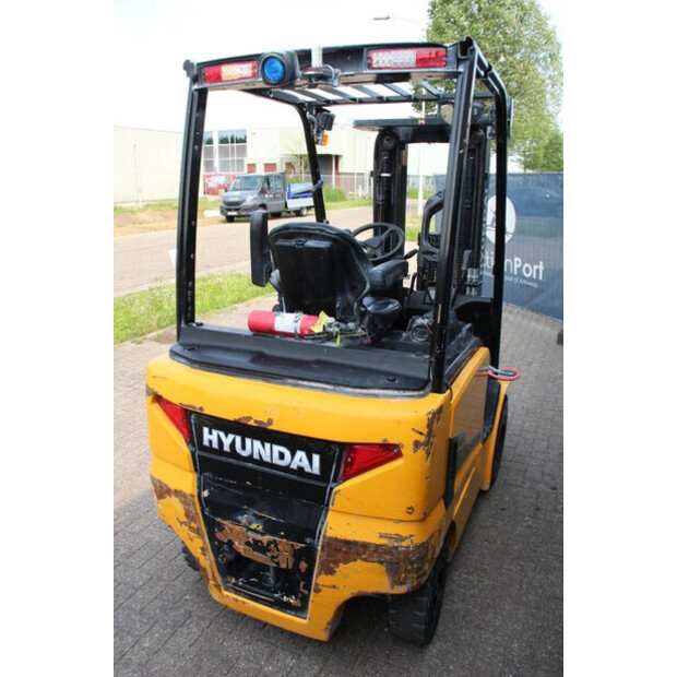 2019 Hyundai 25B-9-41552708