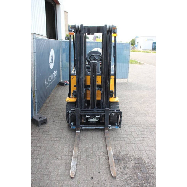 2019 Hyundai 25B-9-41552710