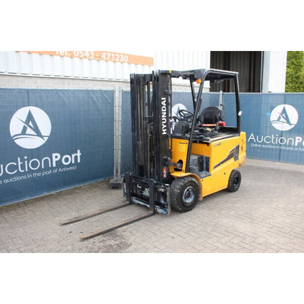 2019 Hyundai 25B-9-41552711