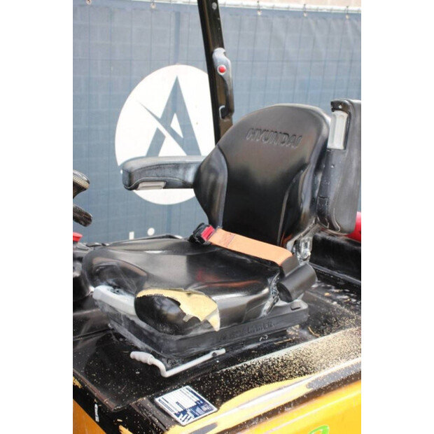 2019 Hyundai 25B-9-41552727