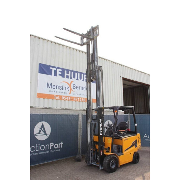 2019 Hyundai 25B-9-41552730