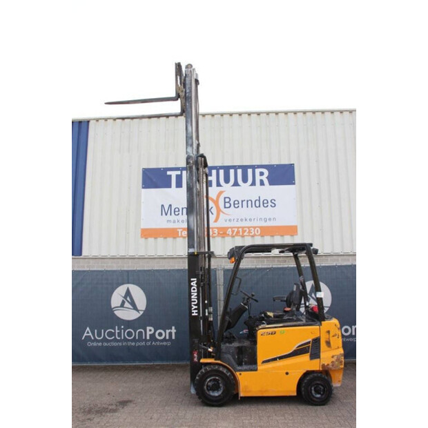 2019 Hyundai 25B-9-41552731