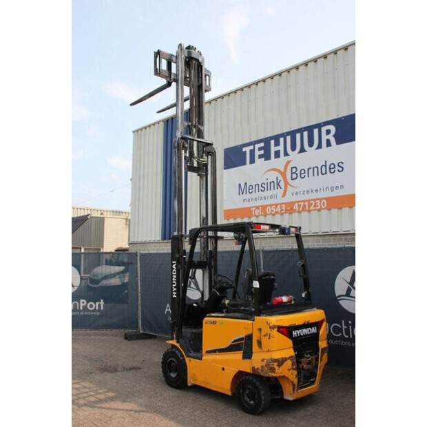 2019 Hyundai 25B-9-41552732