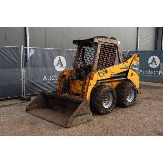 Gehl R220-41553317