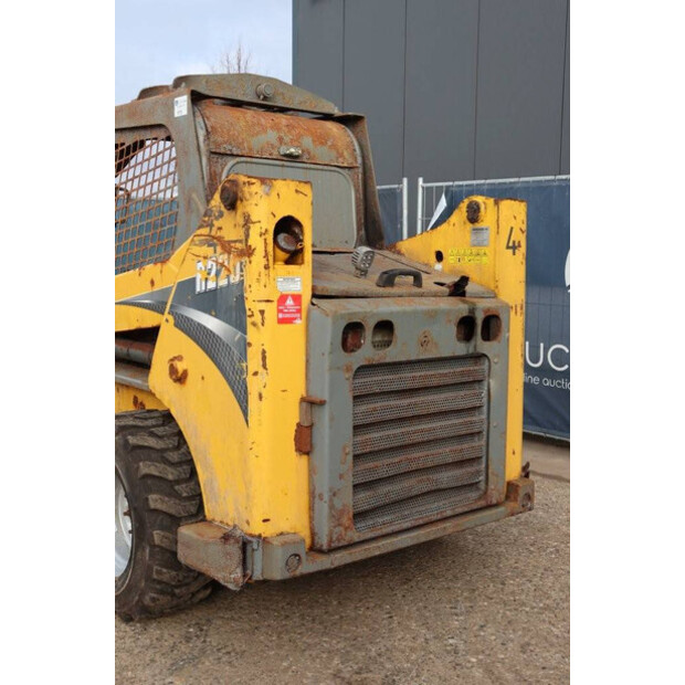 Gehl R220-41553323