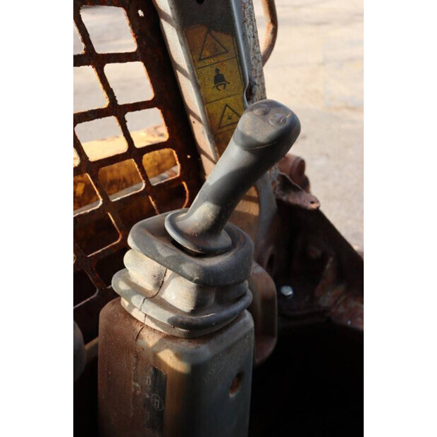 Gehl R220-41553329