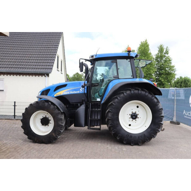 2004 نيو هولاند TVT145-41554003