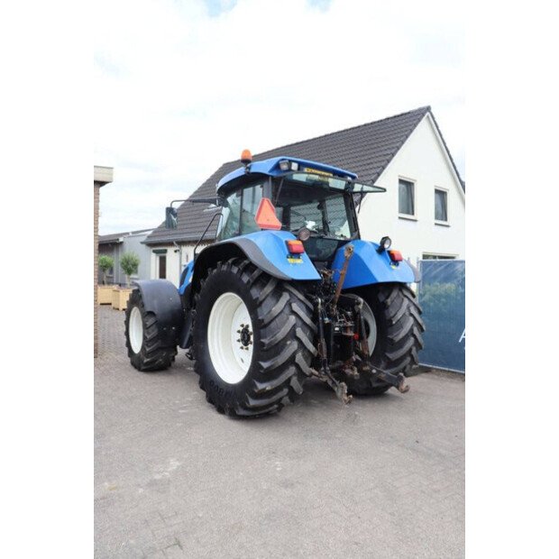 2004 نيو هولاند TVT145-41554005