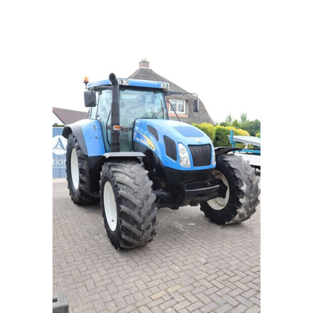 2004 نيو هولاند TVT145-41554008