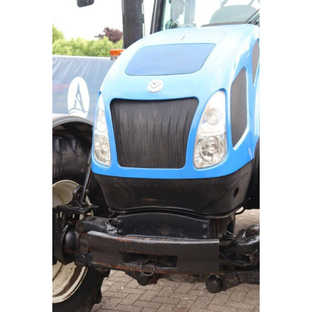 2004 نيو هولاند TVT145-41554010