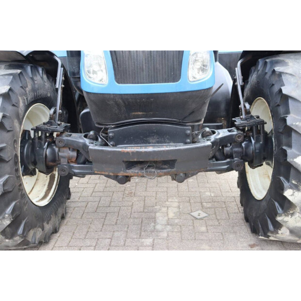 2004 نيو هولاند TVT145-41554012