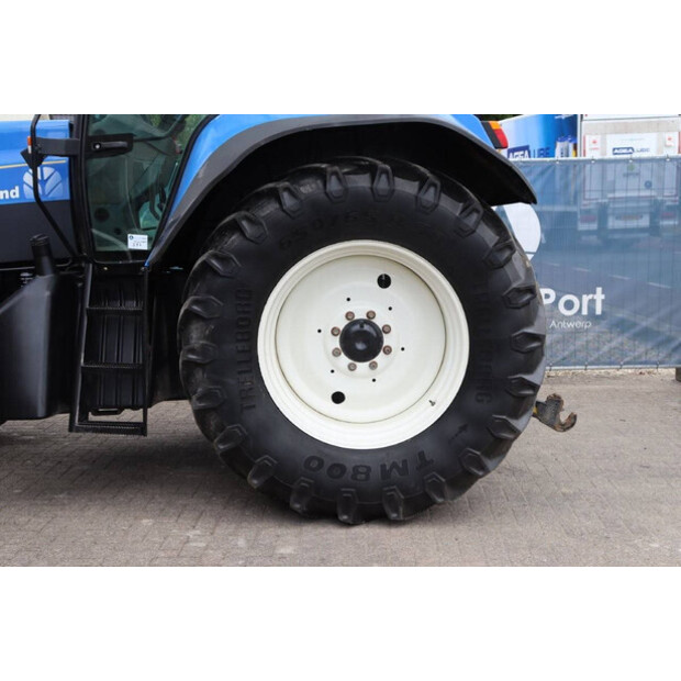 2004 نيو هولاند TVT145-41554014