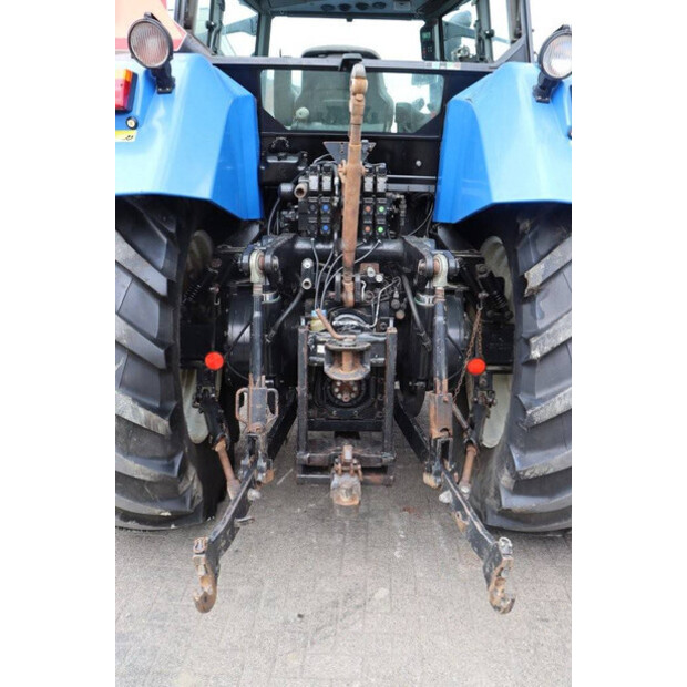 2004 نيو هولاند TVT145-41554017