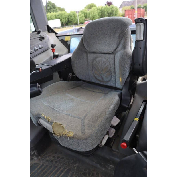 2004 نيو هولاند TVT145-41554023