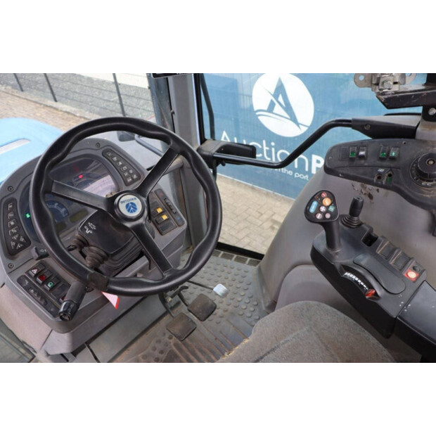 2004 نيو هولاند TVT145-41554025