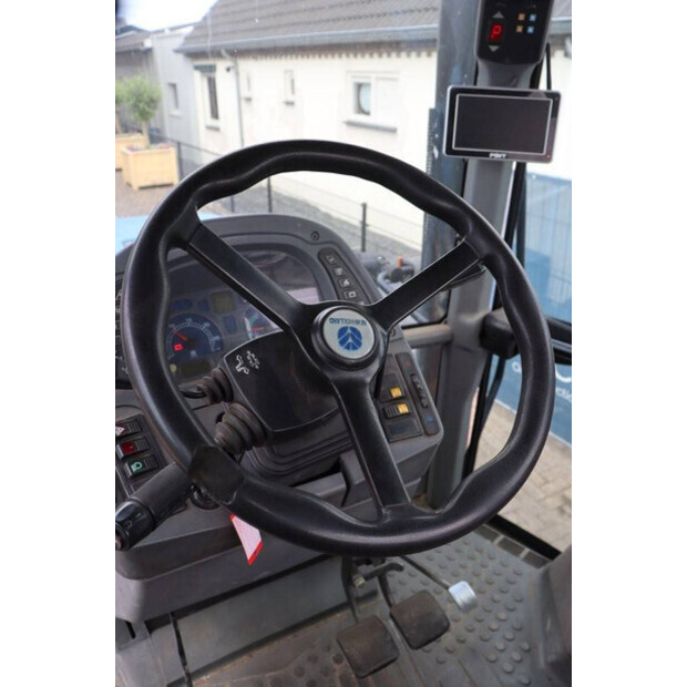 2004 نيو هولاند TVT145-41554026