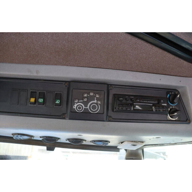 2004 نيو هولاند TVT145-41554031