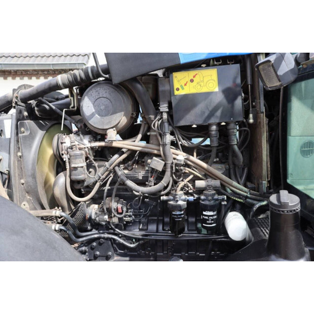 2004 نيو هولاند TVT145-41554041