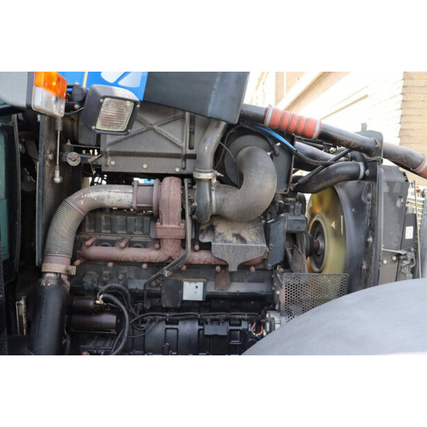 2004 نيو هولاند TVT145-41554042