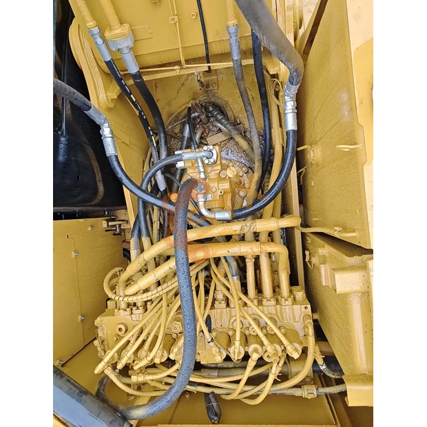 2022 Caterpillar 320D-41569572