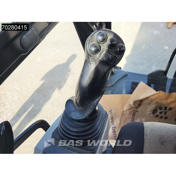 2017 Caterpillar 325 F L-41588603