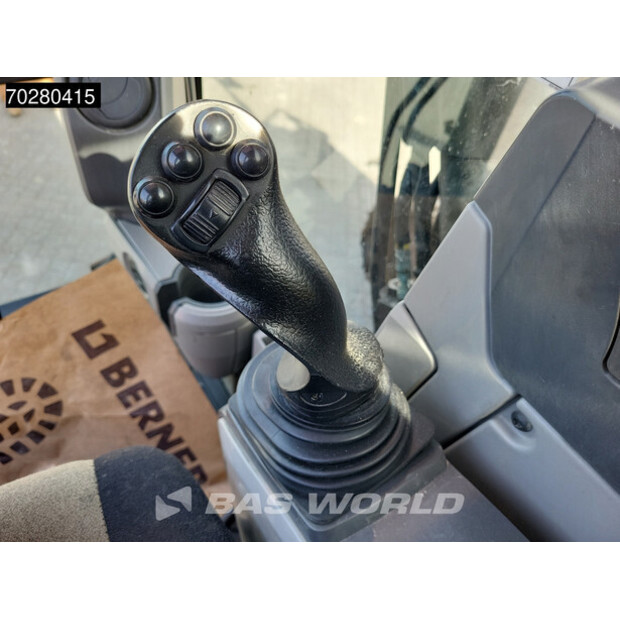 2017 Caterpillar 325 F L-41588604
