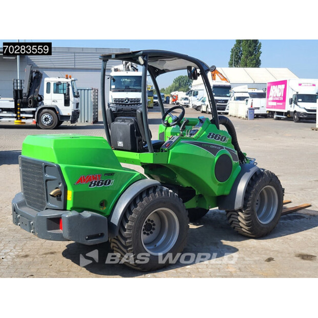 2022 Avant M860i ATTACHMENTS INCLUDED-41588856