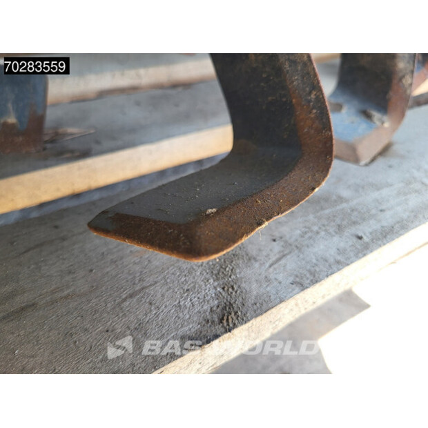 2022 Avant M860i ATTACHMENTS INCLUDED-41588879