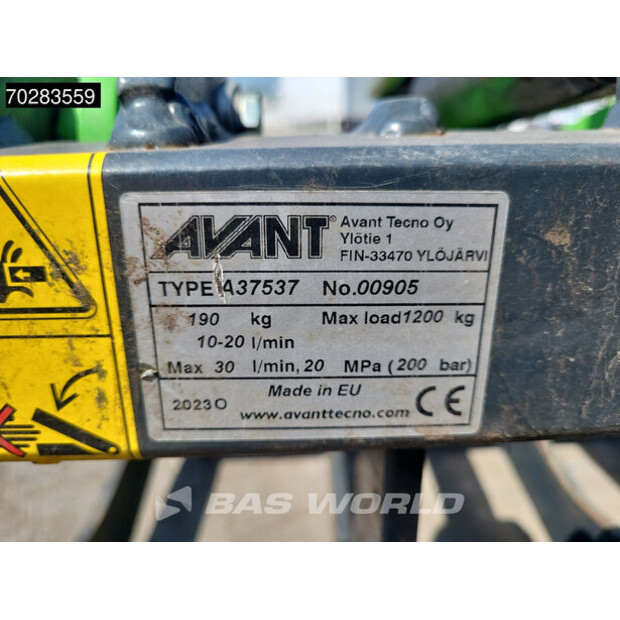 2022 Avant M860i ATTACHMENTS INCLUDED-41588907