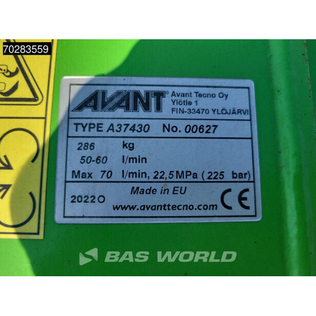 2022 Avant M860i ATTACHMENTS INCLUDED-41588911