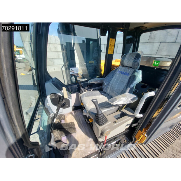2025 Hyundai R245LR-41589276