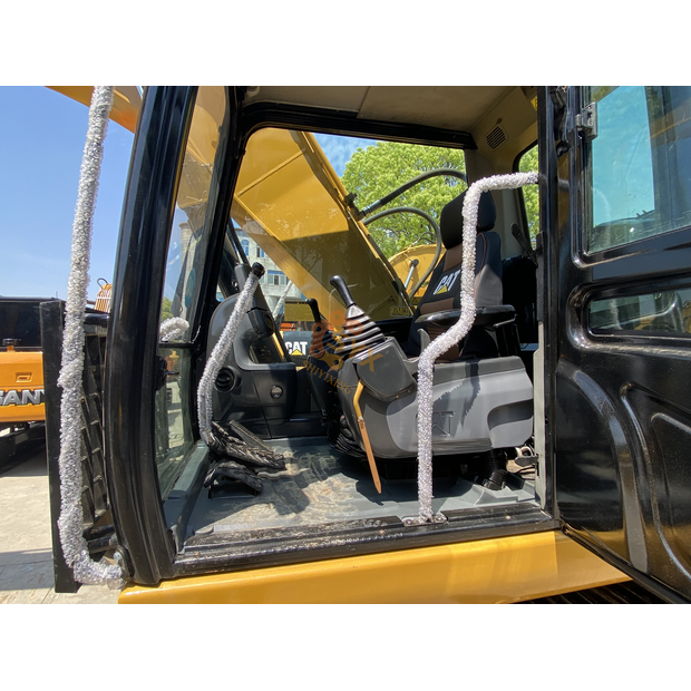 2024 Caterpillar 320D-41616390