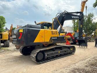 صورة ل حفارات مجنزرة 2022 فولفو EC210B