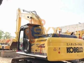 صورة ل حفارات مجنزرة 2023 كوبيلكو SK200