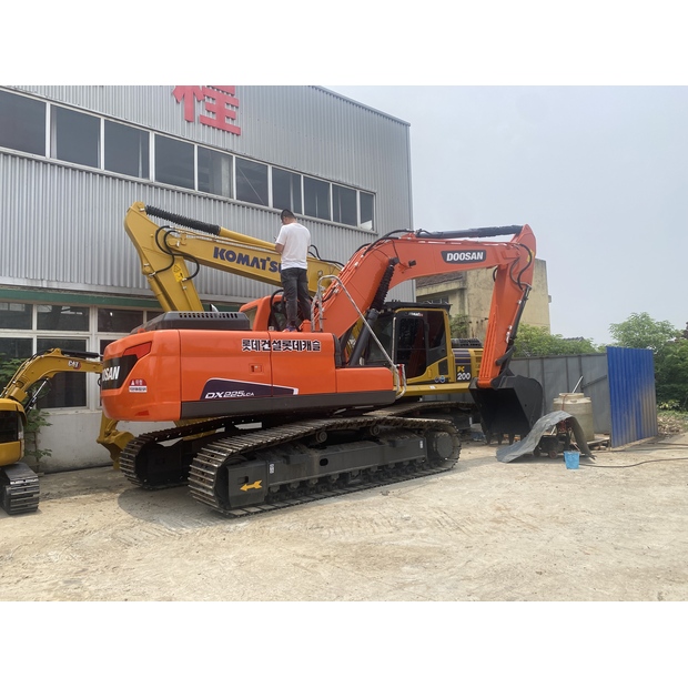 2025 Doosan DX225LCA-41619185