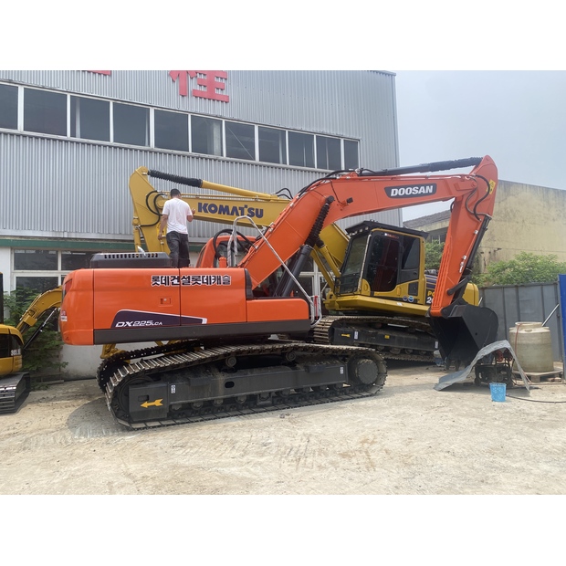2025 Doosan DX225LCA-41619186