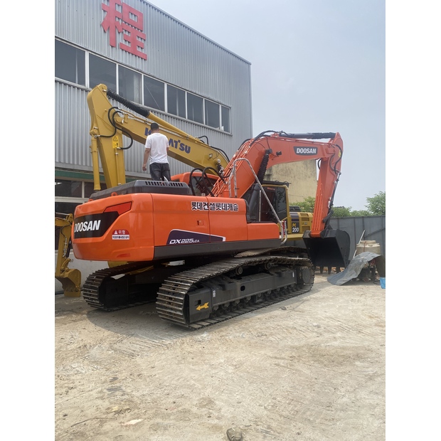 2025 Doosan DX225LCA-41619187