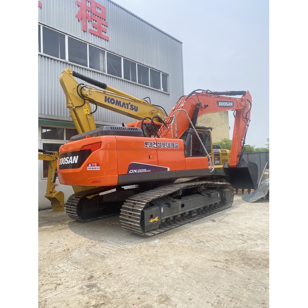 2025 Doosan DX225LCA-41619190